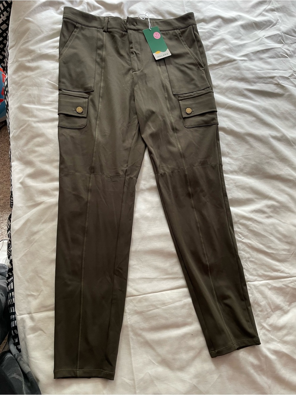 HALARA Olive Cargo Tapered Pants with Snap Pockets